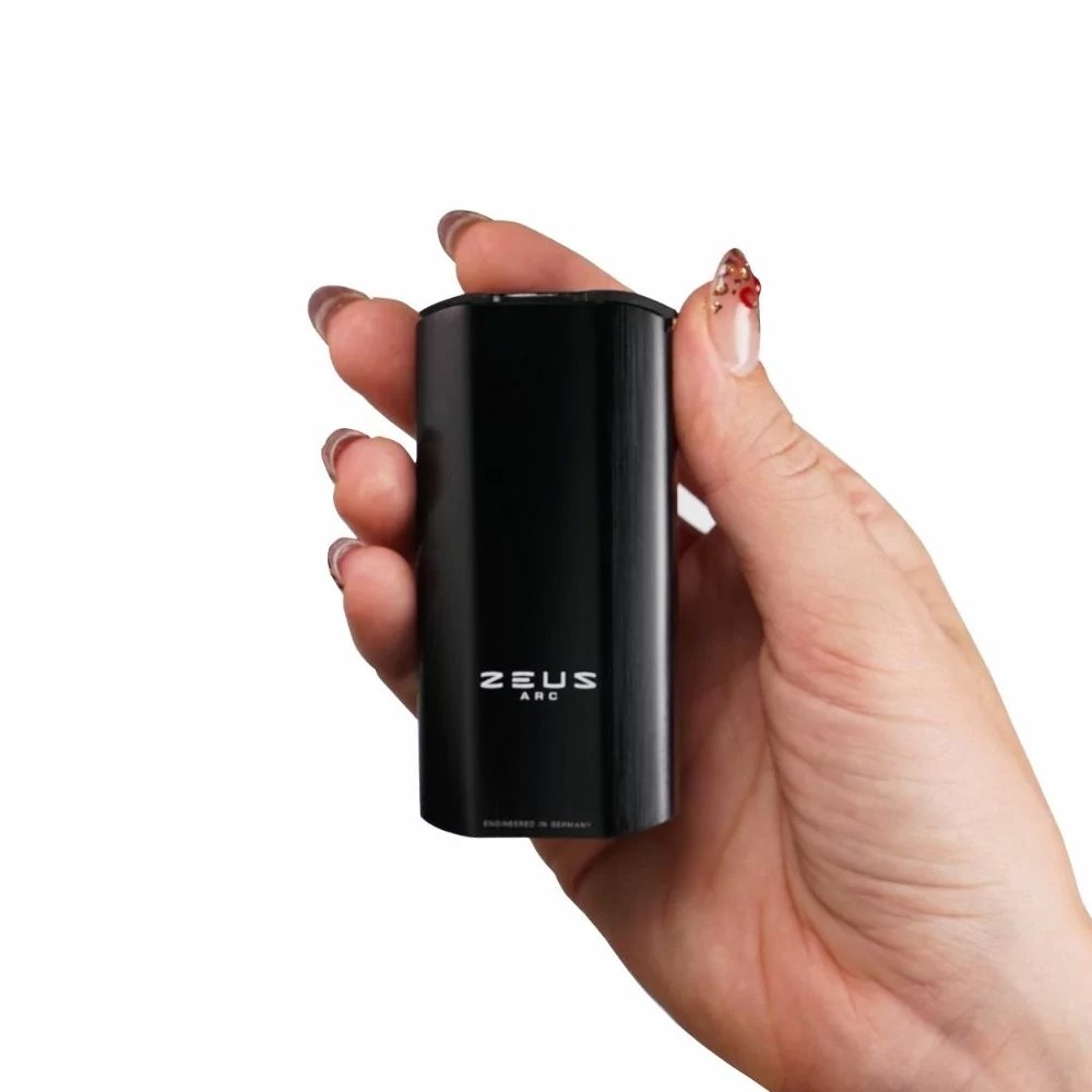 Zeus Arc GT4 Vaporizer size in hand