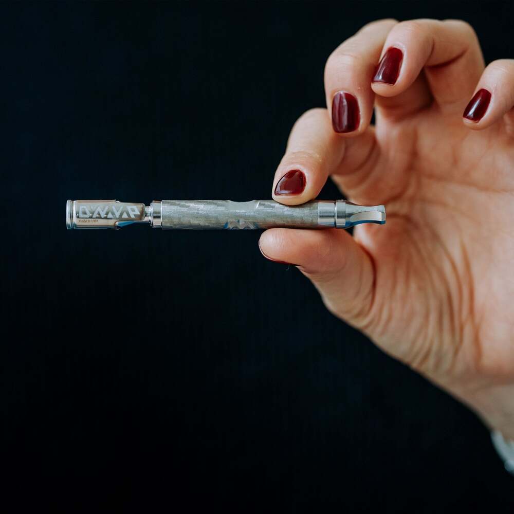 DynaVap M7 XL in hand