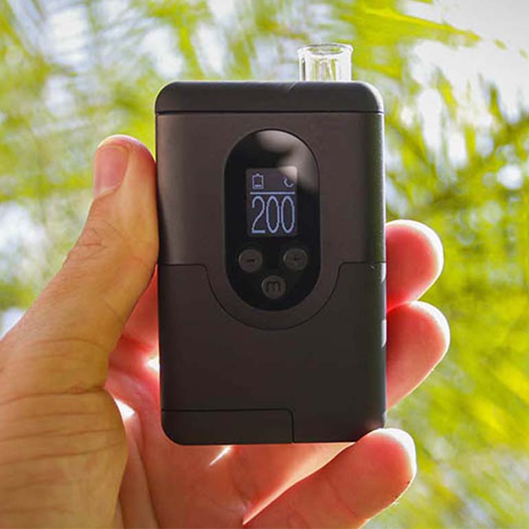 Arizer ARGO Review Size in Hand