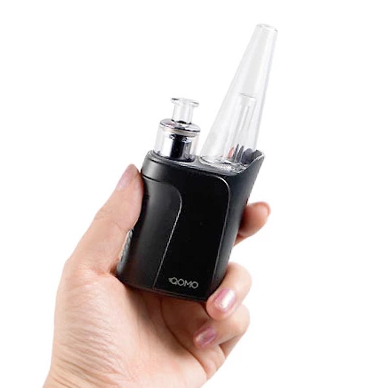 Xmax Qomo Vaporizer Size in hand
